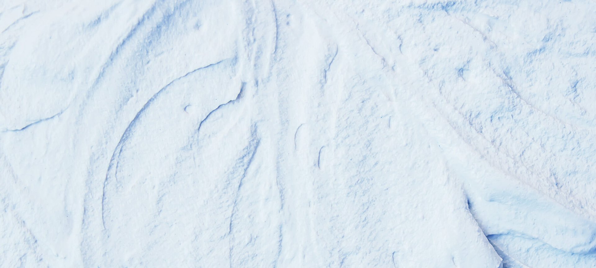 피부에 산뜻함을 선사하는 3 in 1 클렌저 히어로