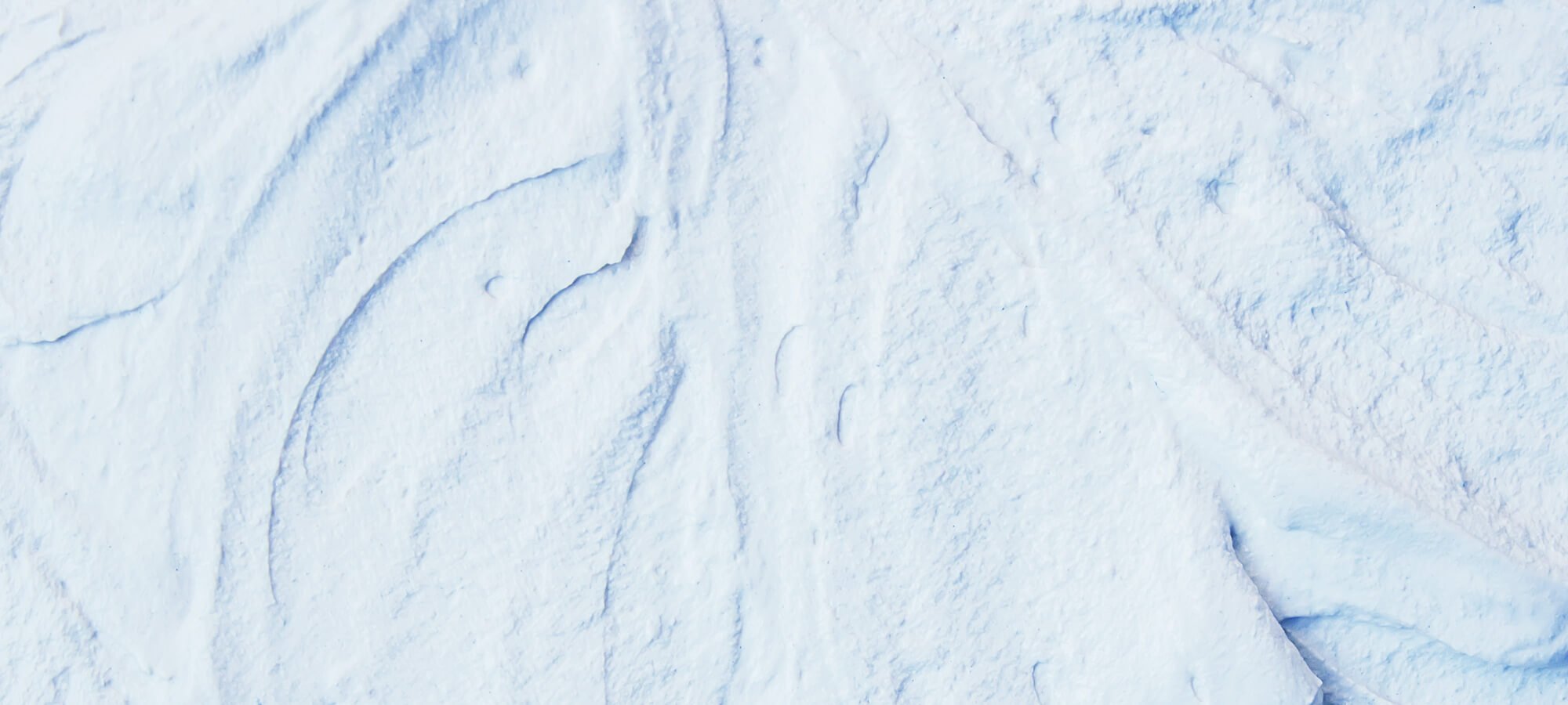 피부에 산뜻함을 선사하는 3 in 1 클렌저 히어로